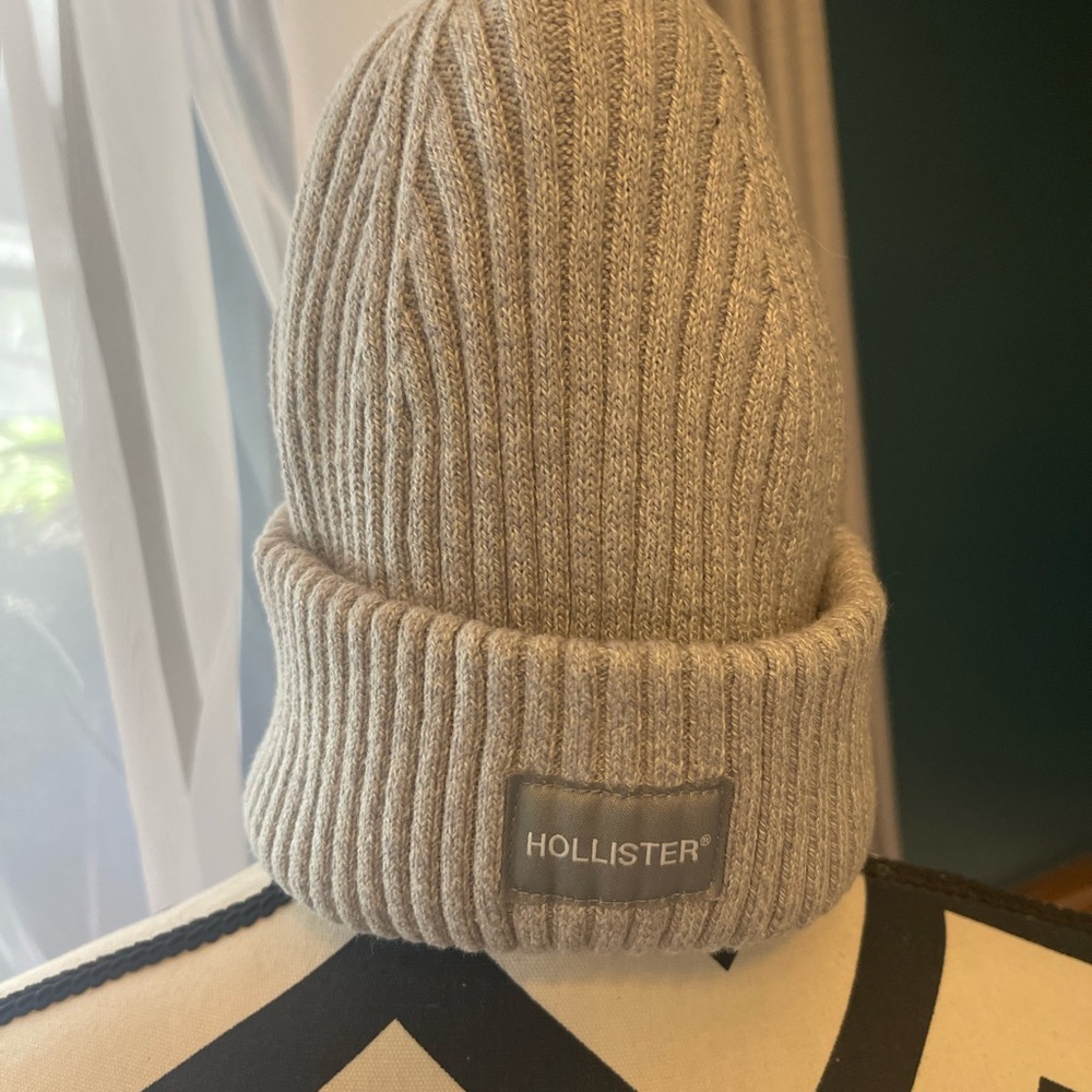 Hollister Ribbed Knit Beanie NWT